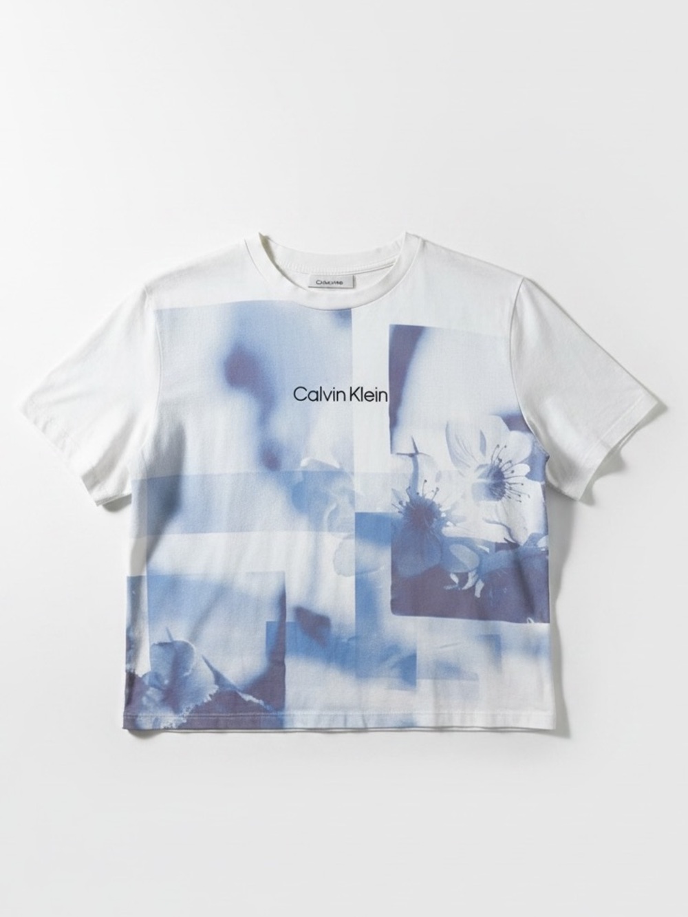 Calvin Klein Logo Graphic Tee in White - sz L